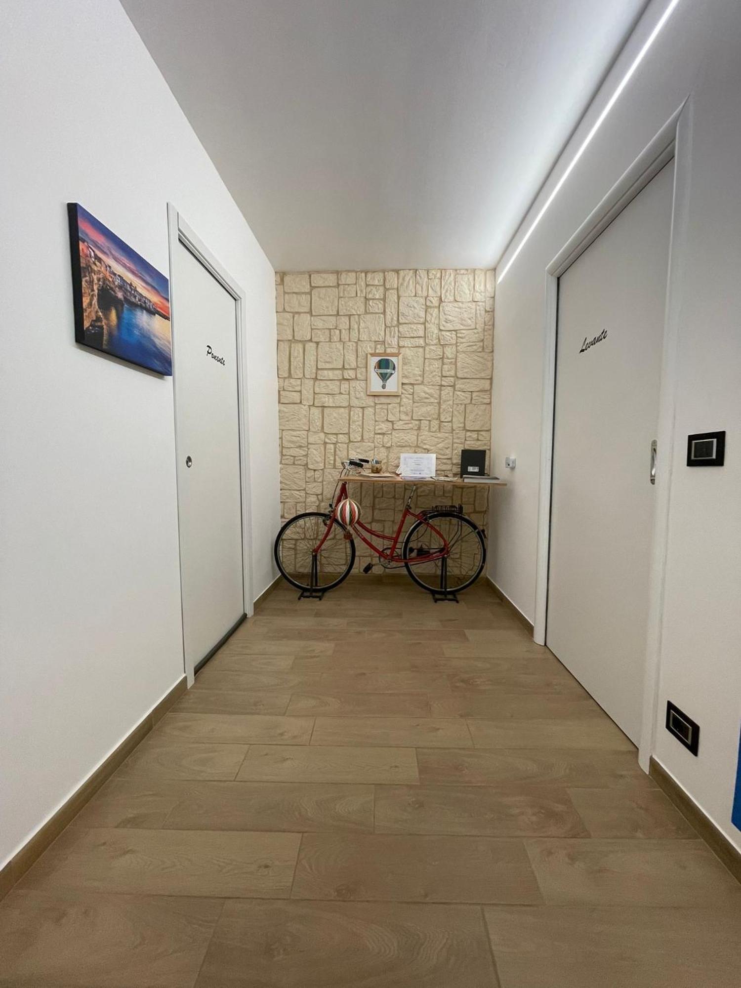 Wanderlust House Hotel Bari Exterior photo